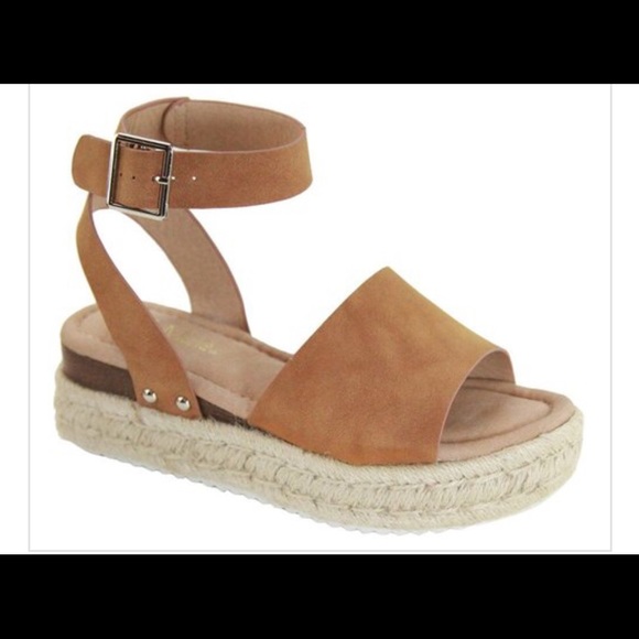 ⭕️ SOLD OUT ⭕️ TAN PLATFORM-SANDALS NEW IN BOX - Picture 5 of 7